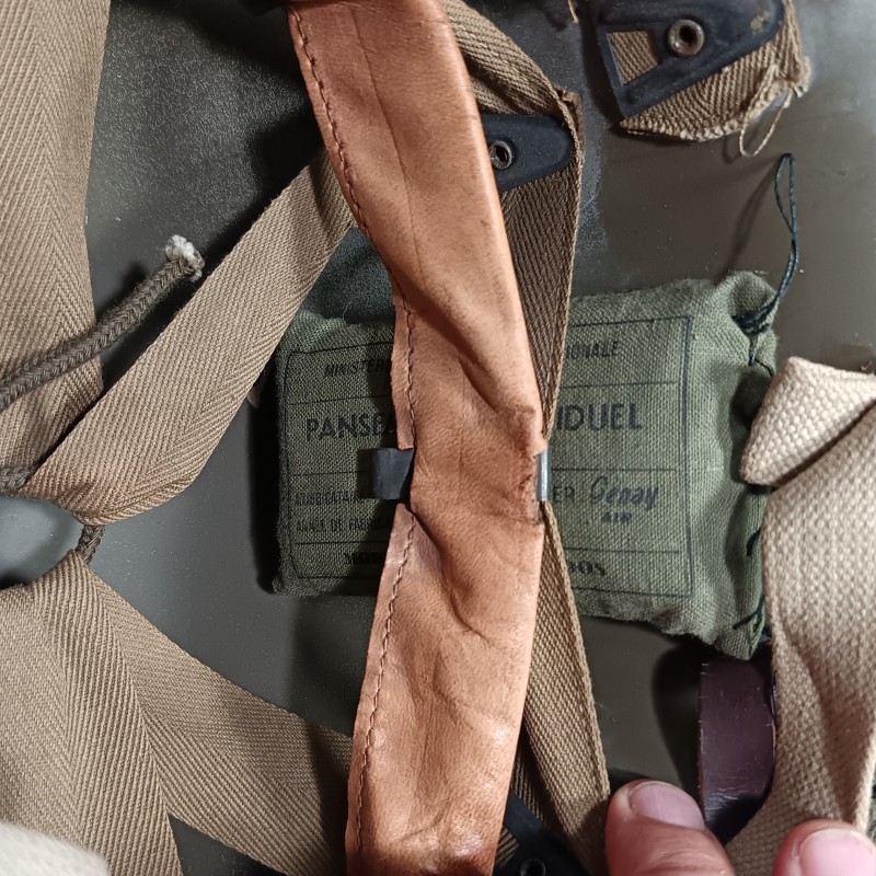 CASQUE FRANCAIS MODELE 1951 AVEC CAMOUFLAGE ET PANSEMENT LOURD ET LINER DU MEME FABRICANT CARPENTIER 1954 ET 1953